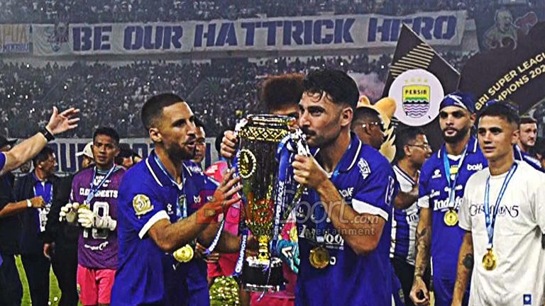 Resmi Eks Bek Persib Bandung Frans Putros Gabung Juara Liga Vietnam, Jadi Rekan Setim Doan Van Hau