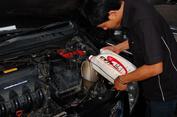 Waspada! Telat Ganti Oli Transmisi Mobil Matik Bisa Sebabkan Gigi Bermasalah hingga Sulit Mundur